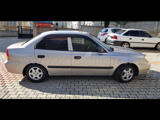 SAHİBİNDEN 2004 HUNDAİ ACCENT 1.3 KLİMALI FULL BAK